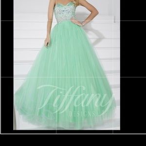 CORAL | SIZE 8 | TIFFANY  | PROM/ PAGENT DRESS